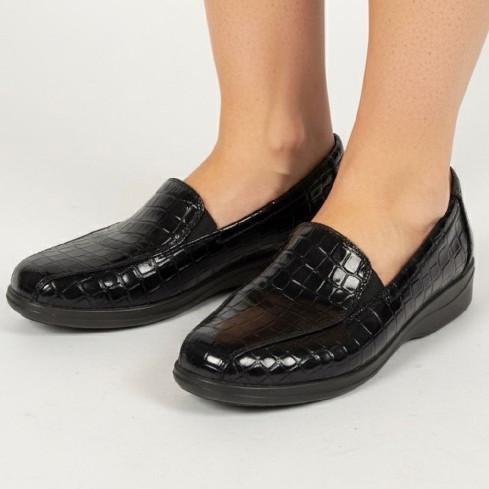 Easy Street Black Patent Faux Leather Tune Croc Slip-On Flats Women’s Size 9W US